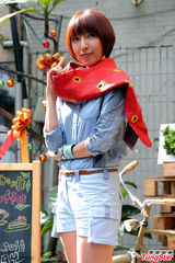 组图：杨谨华清新甜美 短裤亮相秀长腿