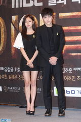 独家高清：金在中林时完帅气宣传《Triangle》