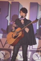 组图：中韩明星齐聚搜寻人气大奖颁奖礼  