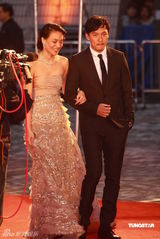 幻灯：香港金像奖红毯 舒淇张震不惧绯闻携手出席