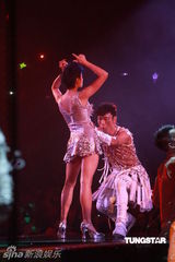 组图：许志安出道25周年红馆开唱 郑秀文捧场