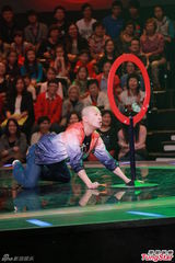 组图：黄浩然再添一子 黎耀祥录游戏节目