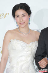 组图：郭晶晶携夫恩爱亮相 如再怀胎想生女儿