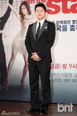 组图：韩国打造《舞林大道》 金圭丽裸背霏优雅