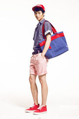 组图：韩承羽诠释花样型男 清新型范