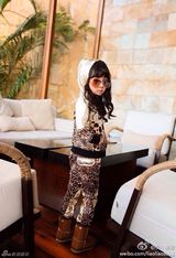 组图：“萌版胡一菲”生活照曝光 潮萌兼备可爱