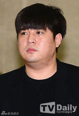 组图：SJ利特送别至亲悲痛欲绝 始源等团员抬棺