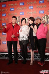 组图：《铁狮玉玲珑》首映邱黎宽站台高喊票房