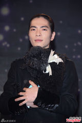 组图：萧敬腾再遭恐吓 出席活动特携萌宠作陪