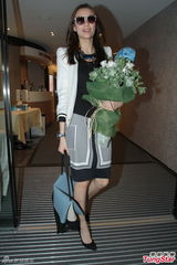 组图：应采儿喜得一子 好友黄伊汶看望