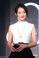 组图：周迅代言捞千万 皮肤过敏私下不化妆