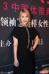 姚晨露背装秀性感 范冰冰否认收婚戒称自备(图)