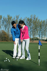 组图：吴奇隆型男亮相首期《明星Do In Style》