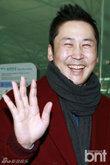 组图：申东烨收美国《SNL》节目邀请出国