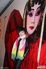 组图：白雪仙不敢上台怕吓人 陈宝珠怕师傅