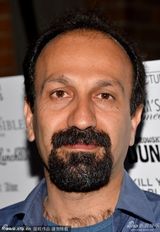 组图：菲丽希缇亮相晚宴 丹尼尔型男范十足