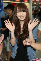 组图：波多野结衣清新打扮赴台展亲切笑容