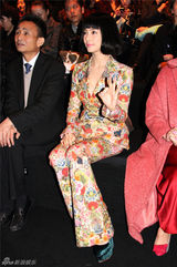 组图：张雨绮浪漫梨花装入围RCFA十佳