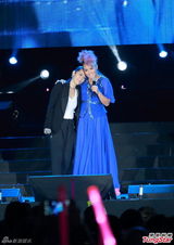 组图：黎瑞恩慈善个唱开锣 开心落泪唱经典