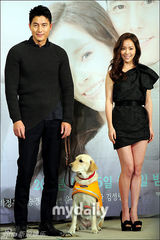 组图：郑雨盛(郑宇成)韩智敏等出席《padam padam》发布