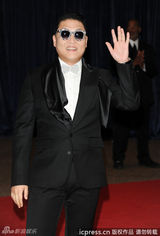 组图：鸟叔PSY亮相白宫晚宴 西装墨镜绅士风
