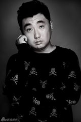 组图：周德华曝光黑白写真 可爱劲十足