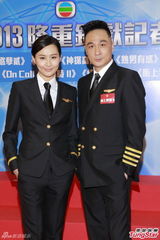 组图：吴镇宇胡杏儿携《冲上2》亮相TVB推介会