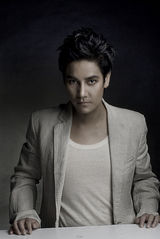 组图：丁子峻《偏偏爱上你》首度化身企业吸血鬼