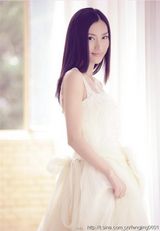 组图：疑似李亚鹏激吻女私照 容貌清纯可人