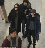 组图：杨幂与郭敬明热聊 疑《小时代3》不换人