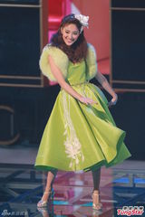 组图：港姐欧式复古礼服亮相 急智环节各显神通