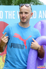 组图：吴凤节目《爱玩客》全新改版 抱女嘉宾