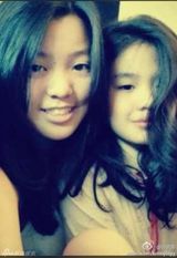 组图：钟镇涛为19岁女儿庆生 三女陪伴幸福美满