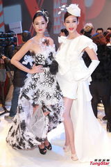 组图：李玟勤练瑜珈随时当妈 李克勤献处女走秀