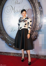 组图：黄奕笑谈产后减重秘诀 慈善晚宴力挺好友