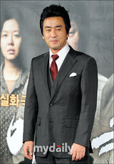 组图：柳承龙等出席韩国影片《孩子们》发布会