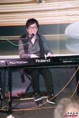 组图：伦永亮8月举行两场演唱会 感谢好友帮忙