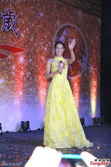 组图：钟嘉欣自曝失窃 吴卓羲新年充电