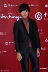 高清：陈慧琳露背装高雅性感 和郑元畅等出席活动