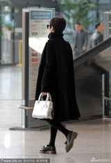 组图：孙俪贵气现身机场 穿宽松大衣疑有馅儿