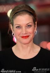 高清：《未来》首映礼 女导演米兰达挽两男走红毯