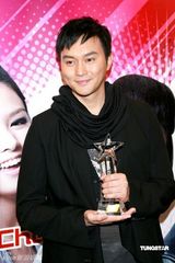 高清图：张智霖等齐聚音乐汇展颁奖 容祖儿夺九奖