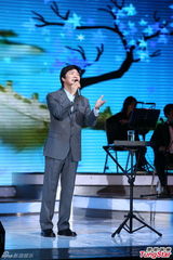 组图：费玉清最终场演唱会 预多陪伴年迈父亲