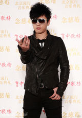 组图：中歌榜红毯群星盛装出席