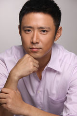 组图：高鑫最新写真曝光 尽展随性气质