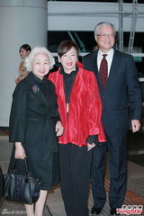 组图：汪圆圆婚礼甜蜜长吻 吴君如李嘉欣等到场