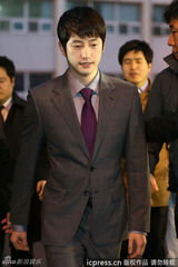 组图：朴施厚受讯8小时显憔悴 称最近非常痛苦