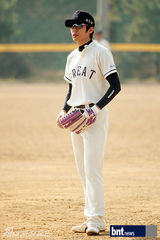 组图：韩星白成铉徐智锡等艺人参加棒球大赛