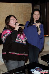 组图：卫兰KTV与粉丝共乐 望推出英文专辑