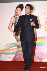 组图：宁可发专辑满文军助阵 与朱时茂对唱情歌